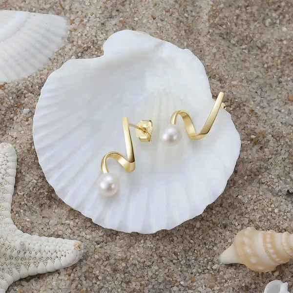 Gold_Baroque_Pearl_Earrings_For_Women